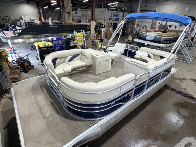 2015 SunChaser 8520 Classic Cruise &  30HP Mercury 4Stroke EFI