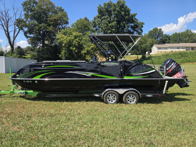 2015 Caravelle Razor 247 UR "Black Widow Edition"