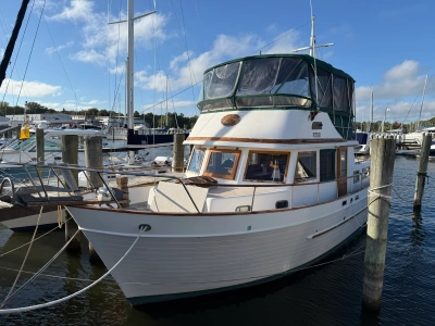 1981 Marine Trader DOUBLE CABIN