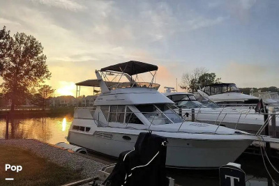 1998 Carver 325 Aft Cabin