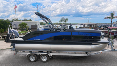 2027 Bennington 22 M SWINGBACK