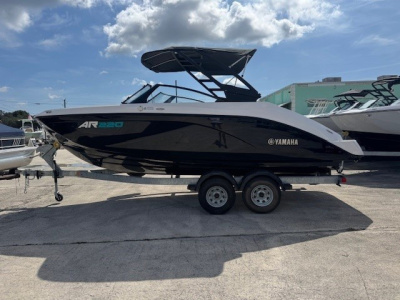 2025 Yamaha AR