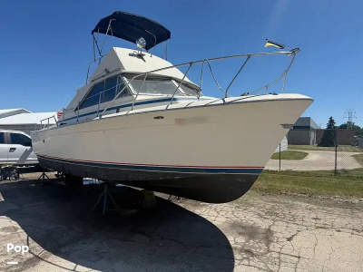 1970 Chris Craft Commander 31 Sports Express Flybridge
