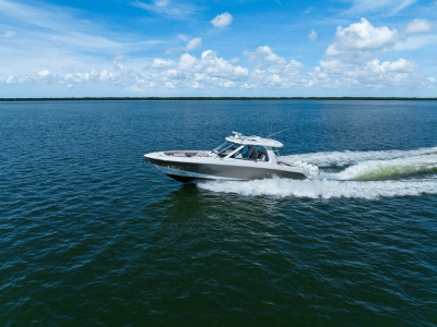 2020 Boston Whaler 380 Realm