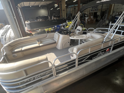 2016 Sun Tracker Party Barge 22 DLX XP3 Tritoon & 150HP Mercury 4Stroke