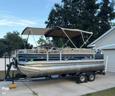 2023 Tracker Sun Tracker Fishin Barge 20 DLX