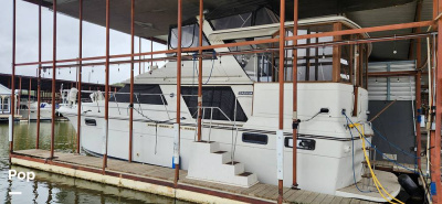 1986 Carver 4207 Aft Cabin