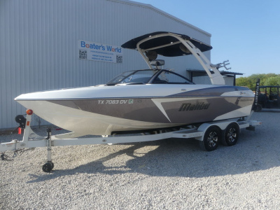 2017 Malibu 22 VLX