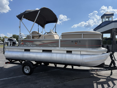2019 Tracker Party Barge 18 DLX