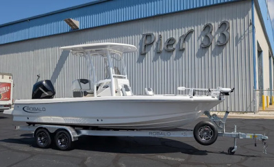 2024 Robalo 226 Cayman