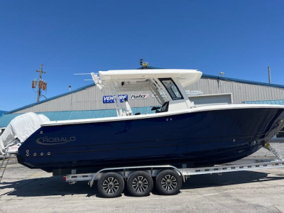 2026 Robalo R300 Center Console
