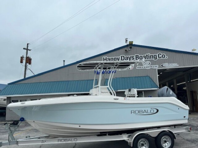 2027 Robalo R200 CC