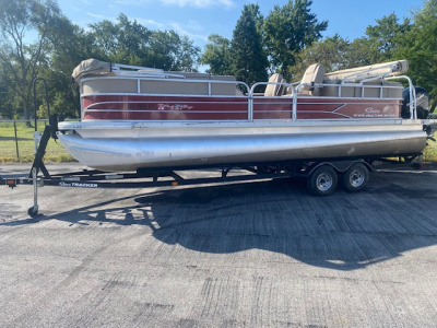 2019 Sun Tracker Party Barge 24 DLX