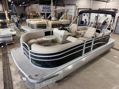 2016 Weeres 220 Legacy & 90HP Yamaha 4Stroke