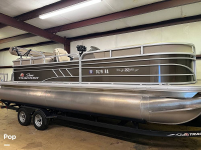 2021 Sun Tracker Party Barge 22 DLX
