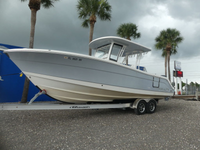 2020 Robalo R302 Center Console