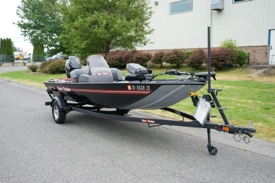 2026 Tracker Classic Xl 17 Side Console