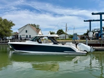 2027 Tiara 43LS