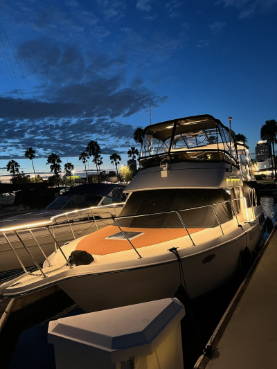 1995 Carver 325 Aft Cabin