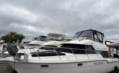 1995 Carver 370 Voyager