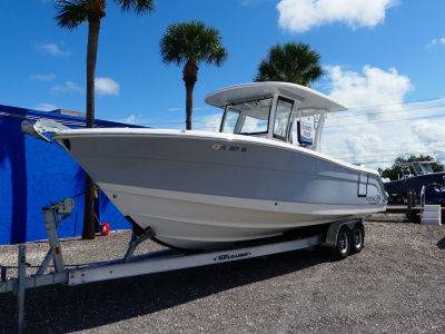 2020 Robalo R302 Center Console
