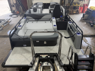 2027 Tahoe LTZ 2585 Swingback (VRB) Tritoon & Honda 300HP 4-Stroke EFI