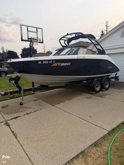 2024 Yamaha ar220
