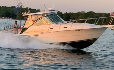 2000 Pursuit 3000 Express