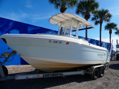 2019 Robalo R222 Center Console