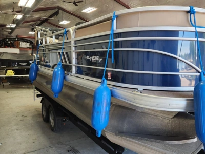2023 Tracker PARTY BARGE 20 DLX