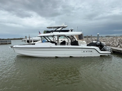2026 Cruisers Yachts 38 VTR
