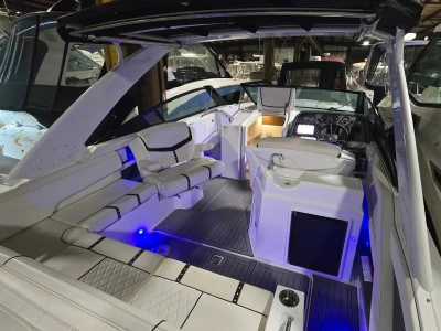 2017 Cruisers Yachts 338CX