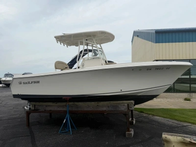 2021 Sailfish 220 CC