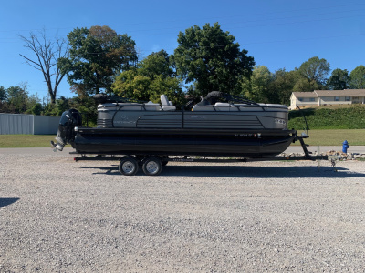 2021 Tracker 230 LE3