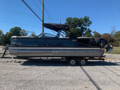 2022 Avalon Catalina Elite Windsheild - 27' QL
