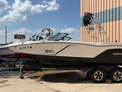 2016 Mastercraft NXT 22