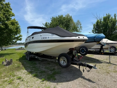 2005 Chaparral 252 SUNSESTA