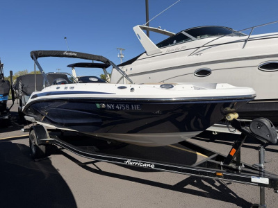 2021 Hurricane SunDeck Sport OB