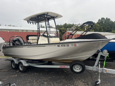 2022 Boston Whaler 210 MONTAUK