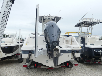 2021 Robalo R242