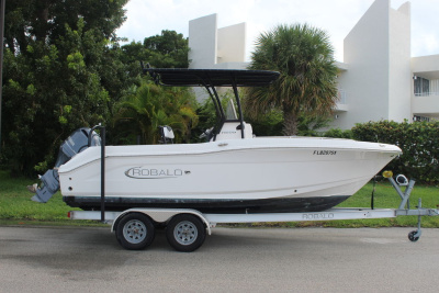 2021 Robalo R200 Center Console