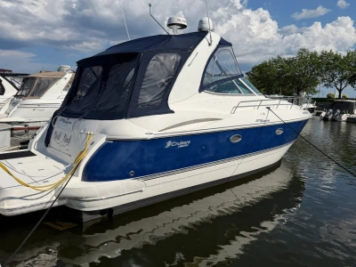 2005 Cruisers Yachts 370 EXPRESS