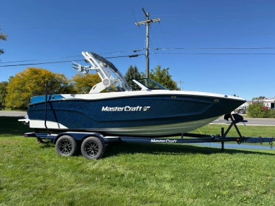 2027 Mastercraft XT22