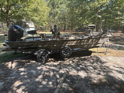 2022 Lowe Roughneck 2070 CC