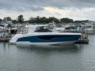 2027 Cruisers Yachts 38 GLS Outboard