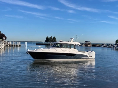 2027 Tiara Yachts 39LE