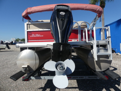 2017 Sun Tracker Party Barge 18 DLX