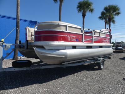 2017 Sun Tracker Party Barge 18 DLX