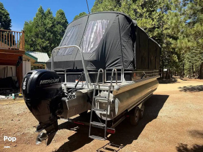 2016 Sun Tracker Fishin' Barge 24 DLX XP3