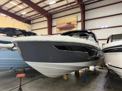 2027 Cruisers Yachts 38 GLS